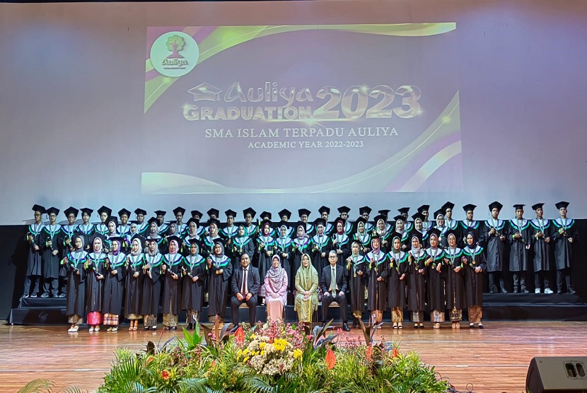 Sekolah Menengah Atas Islam Terpadu (SMAIT) AULIYA Bintaro, Tangerang Selatan menggelar prosesi wisuda bagi 62 siswa dan siswi-nya, Ahad (25/6/2023)