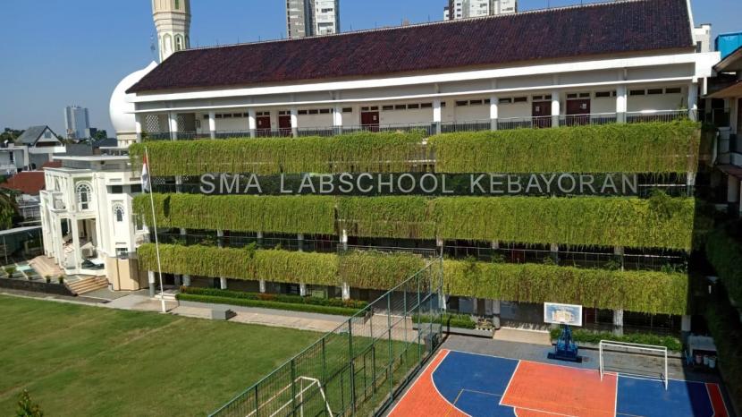 Sekolah Menengah Atas (SMA) Labschool di Kebayoran Baru, Jakarta Selatan.