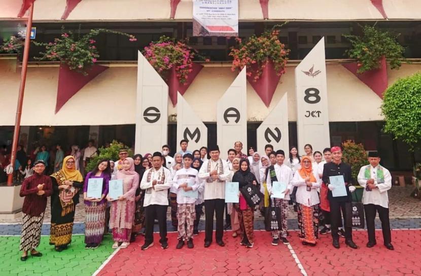 Sekolah Menengah Atas (SMAN) 8 Jakarta akan menggelar Festival Budaya 8 dengan tujuan untuk melestarikan budaya daerah.