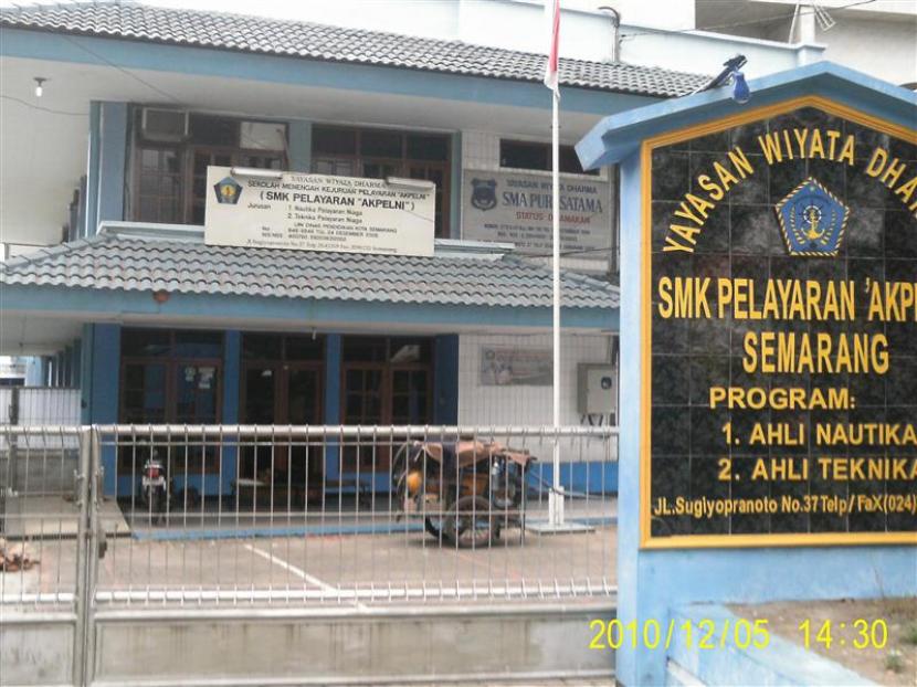 Sekolah Menengah Kejuruan (SMK) Pelayaran Akpelni Semarang.