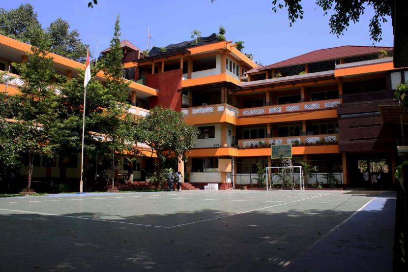 Sekolah Menengah Kejuruan (SMK) Wikrama di Kota Bogor, Jawa Barat.
