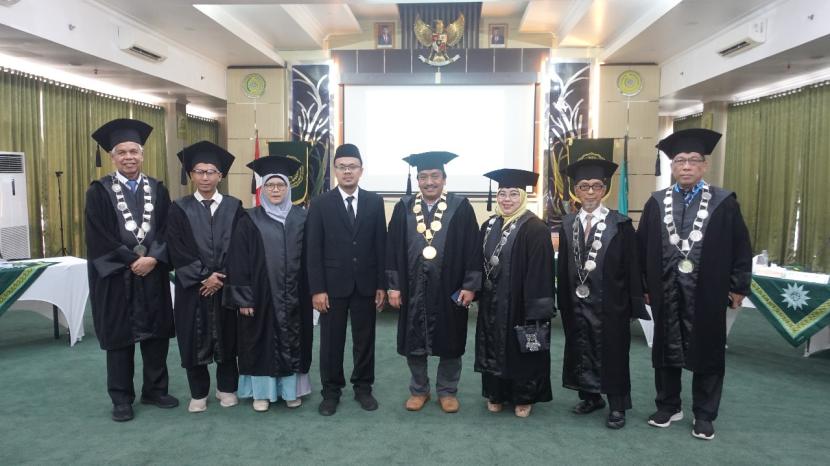 Sekolah Pascasarjana Universitas Muhammadiyah Jakarta (SPs UMJ), meluluskan Sarli Amri Teguh Pribadi, Mahasiswa S3 Manajemen Pendidikan Islam (MPI) di Auditorium dr. Syafri Guricci, Kamis (20/06/2024).