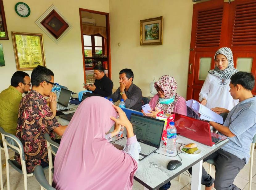 Sekolah Pascasarjana Universitas Pakuan (Unpak) menggelar Bimbingan Bersama Disertasi Mahasiswa S3 Program Doktor Manajemen Pendidikan Kelas Kerjasama Unindra pada 11-12 Februari 2023 di Bogor.