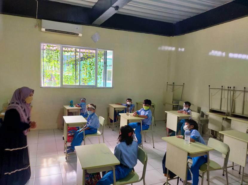 Sekolah Prestasi Global (PresGo) Depok sudah mulai melaksanakan pembelajaran tatap muka terbatas (PTMT) sejak Senin (4/10).