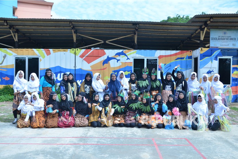 Sekolah Rakyat Ancol (SRA) membentuk jiwa pemimpin dan berakhlak mulia.