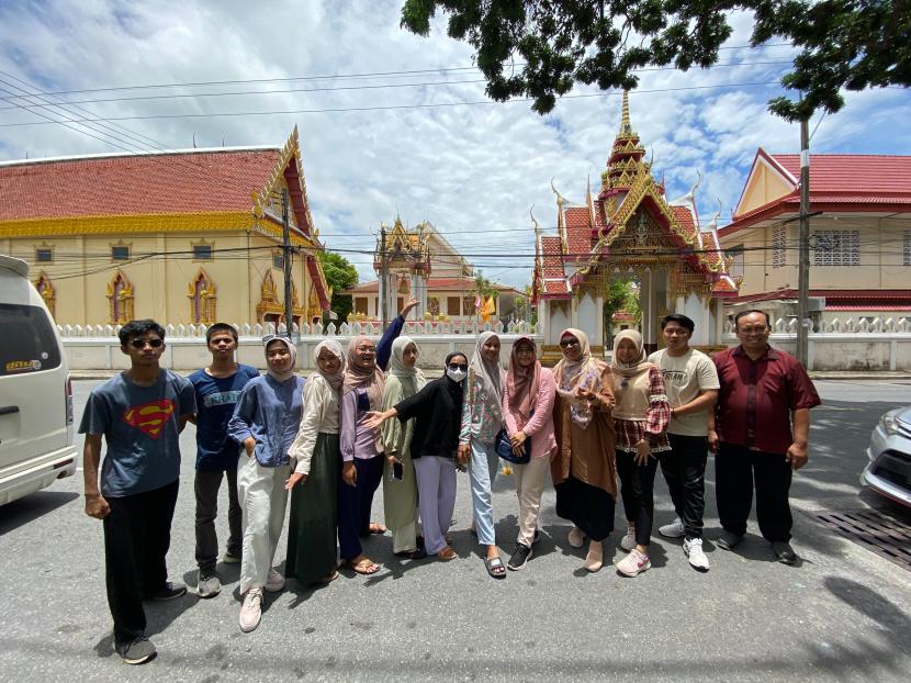 Sekolah Sangkhom Islam Wittaya di Provinsi Songkhla telah menjalani transformasi pendidikan melalui program Risetmu VII-Pengabdian kepada masyarakat internasional, yang didanai oleh Universitas Muhammadiyah Jakarta (UMJ).