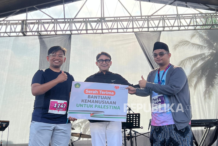 Sekolah-sekolah di Cianjur menyampaikan bantuan kemanusiaan untuk Palestina melalui Rumah Zakat. Bantuan secara simbolis diserahkan Wakil Bupati Cianjur Ramzy Geys Thebe kepada Rumah Zakat. 