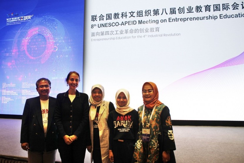 Sekolah Selamat Pagi Indonesia (SPI) didaulat menjadi pembicara pada gelaran 8 th UNESCO APEID Conference on Entrepreneurship Education yang tahun ini diselenggarakan pada 9 hingga 11 Oktober lalu di Hangzhou, China. 