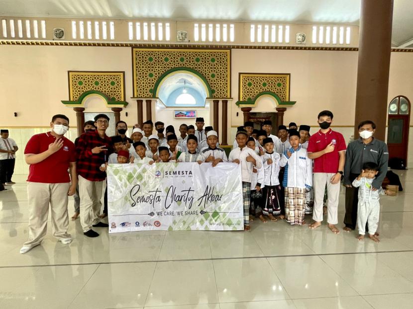 Sekolah Semesta Semarang mengadakan kegiatan Semesta Charity Akbar pada Oktober 2022 ini. Tahun ini paket yang sementara ini dikumpulkan sebanyak 750 paket senilai lebih dari  Rp 187,5 juta.  