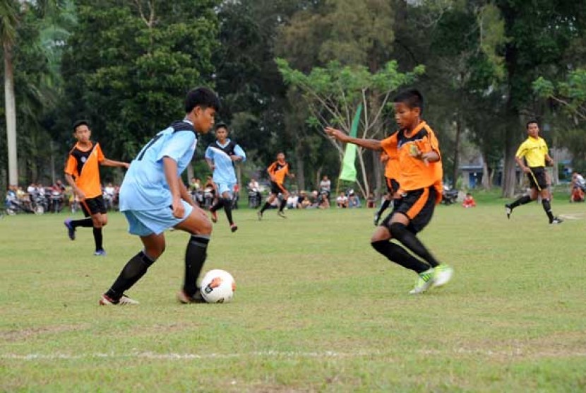 Pertandingan sepak bola usia muda. (ilustrasi)
