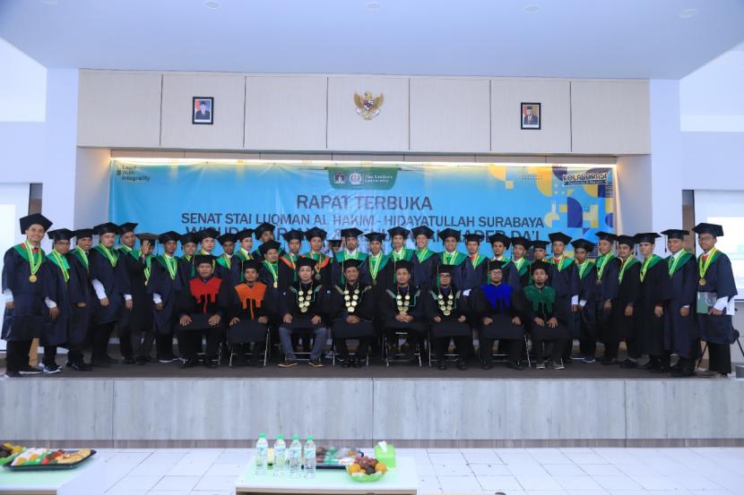 Sekolah Tinggi Agama Islam Luqman al-Hakim (STAIL) Surabaya, menggelar acara Wisuda dan Penugasan Kader Dai Angkatan XXI, Sabtu  (10/9/2022). 
