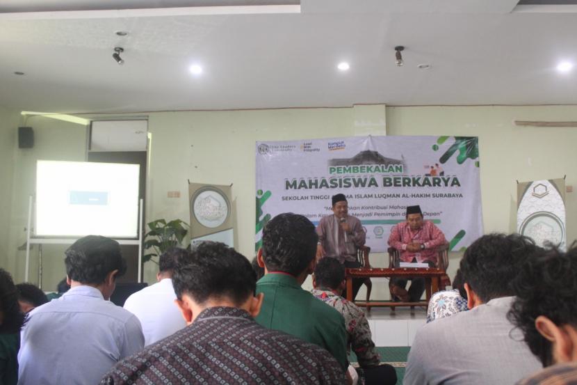 Sekolah Tinggi Agama Islam Luqman Al-Hakim (STAIL) Surabaya menyelenggarakan program Mahasiswa Berkarya yang diikuti oleh mahasiswa semester V dan VII kelas takhasus (asrama).