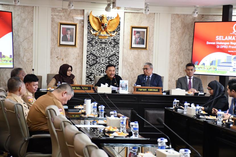 Sekretariat DPRD Jawa Barat (Jabar) menerima kunjungan kerja dari Dewan Undangan Negeri (DUN) Sabah, Malaysia.