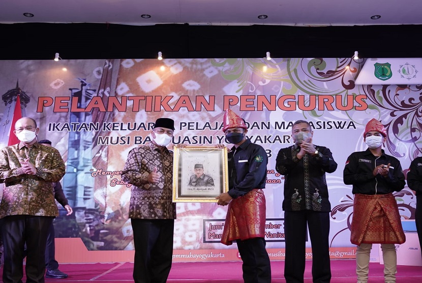 Sekretaris Daerah Muba Drs Apriyadi MSi ikuti pelantikan Pengurus Ikatan Keluarga Pelajar dan Mahasiswa (IKPM) Musi Banyuasin Yogyakarta Periode 2021 - 2023