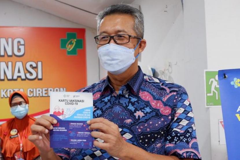  Sekretaris Daerah (Sekda) Kota Cirebon Agus Mulyadi seusai mengikuti vaksinasi Covid-19, Sabtu (13/2/2021).