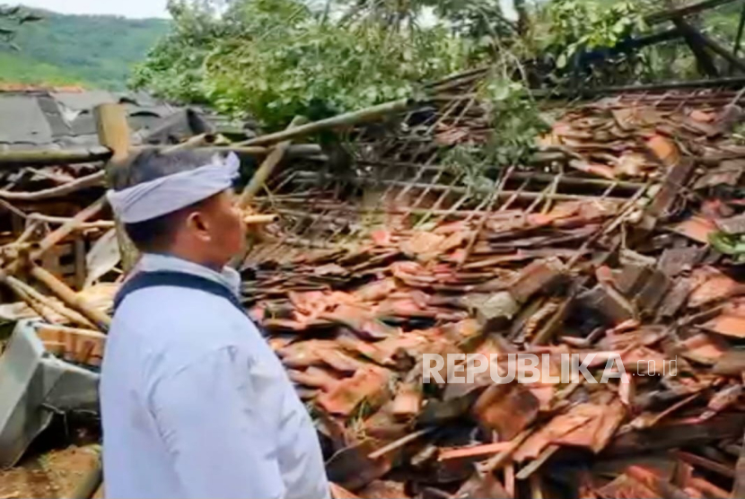 Pemprov Jabar Beri Bantuan Logistik Rp 270 Juta untuk Korban Longsor Arjasari