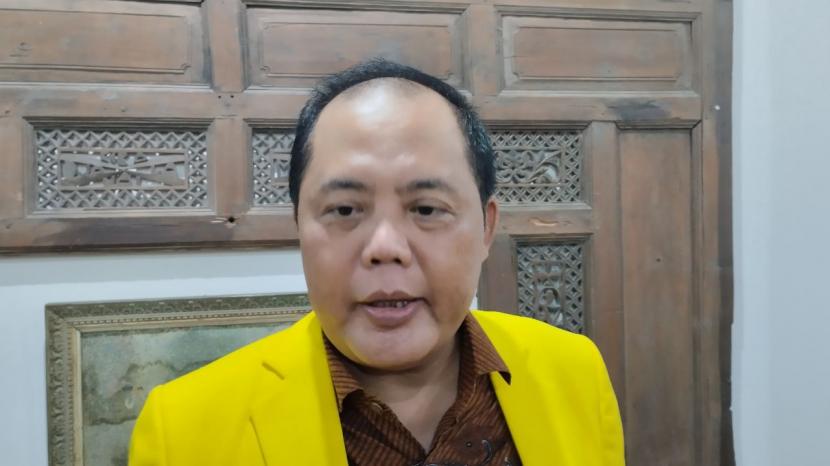 Sekretaris DPD I Golkar Jawa Tengah Juliyatmono berkomentar soal bagaimana jika Wali Kota Solo Gibran Rakabuming disandingkan dengan Bupati Kendal Dico M Ganinduto, Ahad (12/2/2023).