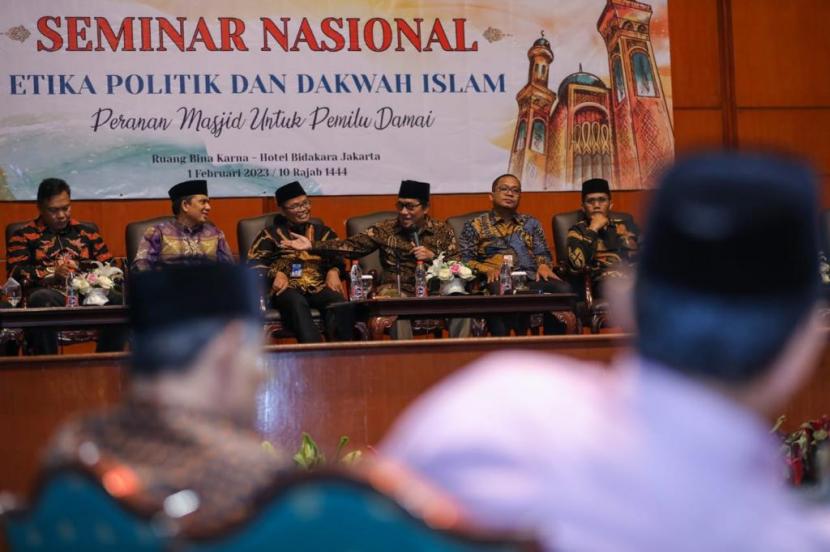 Sekretaris Jenderal Dewan Masjid Indonesia (DMI) Imam Addaruqutni berbicara dalam sebuah forum.
