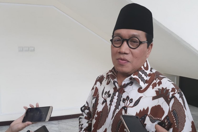 Sekretaris Jenderal Dewan Masjid Indonesia Imam Addaruqutni usai menemui Wapres Maruf Amin di Kantor Wapres, Jakarta, Senin (24/2).