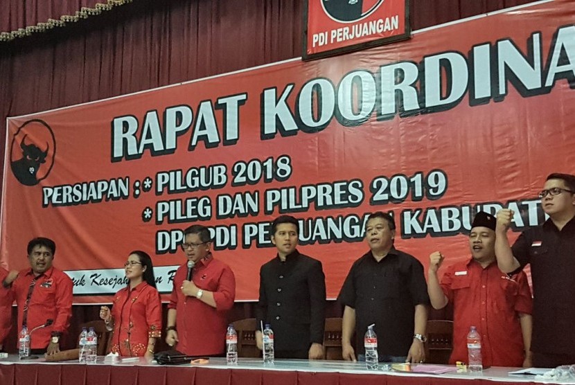 Sekretaris  Jenderal DPP PDI Perjuangan Hasto Kristiyanto melakukan rangkaian kunjungan kerja menemui kader di wilayah Mataraman dalam rangka konsolidasi partai menjelang pilkada serentak 2018. 