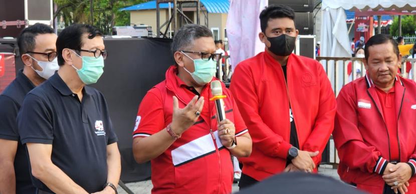 Sekretaris Jenderal DPP PDI Perjuangan (PDIP) Dr.Hasto Kristiyanto membuka acara Banteng and Night Run di Kota Medan Sumatera Utara