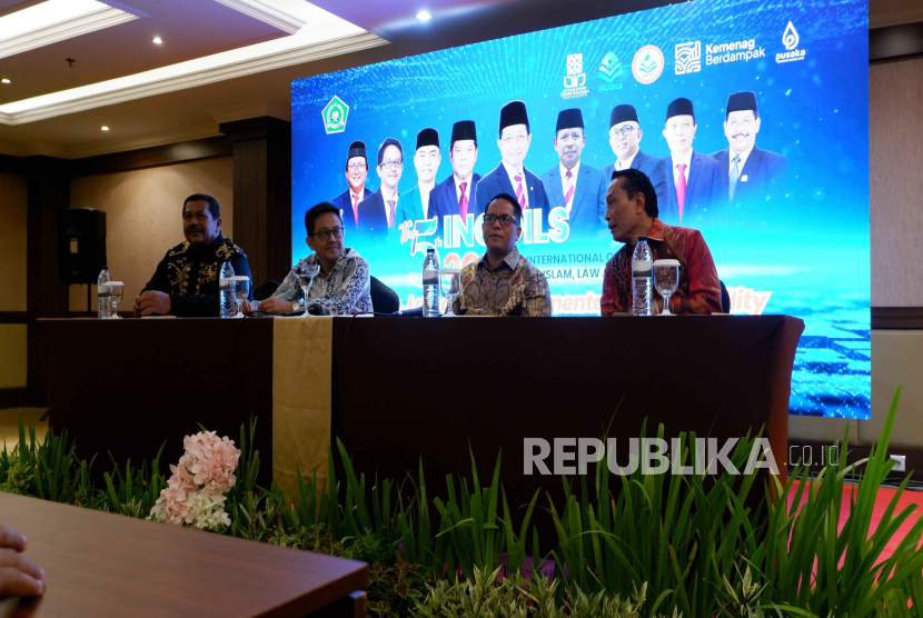  Sekretaris Jenderal Kementerian Agama RI, Prof Kamaruddin Amin (kedua dari kanan). 