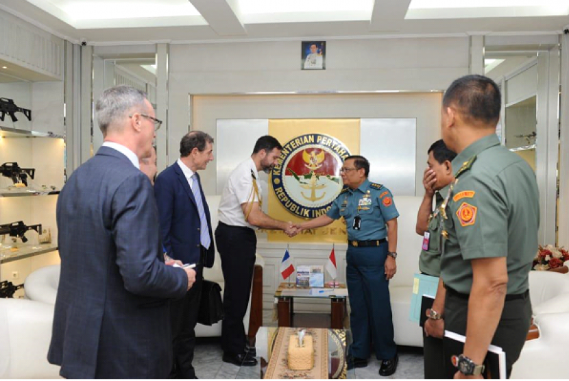 Sekretaris Jenderal Kementerian Pertahanan RI Laksdya TNI Agus Setiadji, menerima kunjungan Athan Perancis Ltc, Gael Lacroix. Selasa (14/5). 