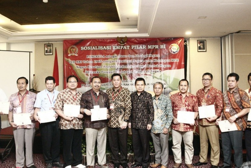 Sekretaris Jenderal MPR RI, Ma'ruf Cahyono, menjadi narasumber acara Sosialisasi Empat Pilar MPR RI kerjasama MPR dengan PT. Pura Barutama (Pura Group ), di hotel HOM, Kudus, Jawa Tengah, Kamis (17/11).