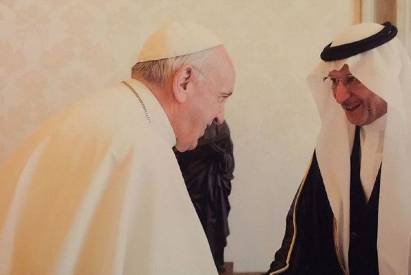 Sekretaris Jenderal Organisasi Kerjasama Islam (OKI), Yousef Al-Othaimeen, bertemu Paus Francis. (Foto: SPA)