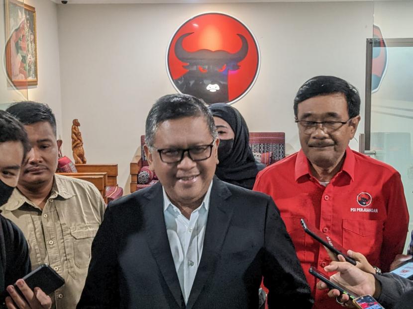 Sekretaris Jenderal Partai Demokrasi Indonesia Perjuangan (Sekjen PDIP) Hasto Kristiyanto menyatakan nama calon presiden yang akan diusung PDIP sudah ada di kantong Ketua Umum Megawati Soekarnoputri.