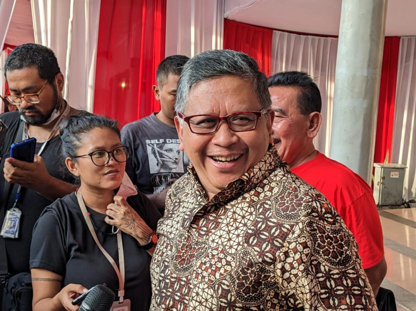 Sekretaris Jenderal Partai Demokrasi Indonesia Perjuangan (PDIP), Hasto Kristiyanto membenarkan bahwa Megawati Soekarnoputri telah mengantongi sosok capres yang akan diusung PDIP, pada sela gladiresik HUT ke-50 PDIP di JIExpo, Jakarta, Senin (9/1/23).