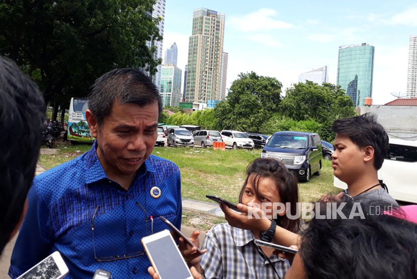 Sekretaris Jenderal Partai Demokrat Hinca Pandjaitan usai rapat persiapan pelaksanaan pidato politik Ketua Umum Demokrat Susilo Bambang Yudhoyono (SBY)   di Kediaman SBY, Jalan Mega Kuningan Timur VII, Jakarta Selatan pada Kamis (4/1).