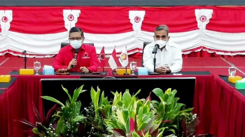 Sekretaris Jenderal PDIP Hasto Kristiyanto dan Sekretaris Jenderal Partai Gerindra Ahmad Muzani menggelar pertemuan di kantor DPP PDIP, Jakarta, Selasa (24/8).