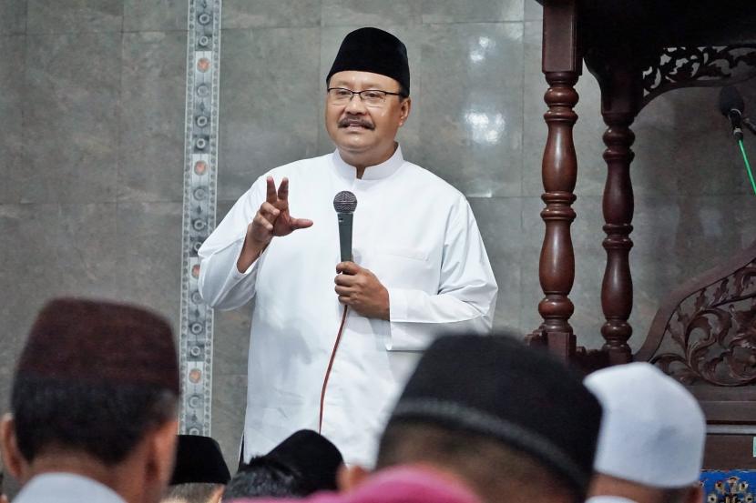 Sekretaris Jenderal Pengurus Besar Nahdlatul Ulama (PBNU) Saifullah Yusuf alias Gus Ipul resmi dilantik Presiden Jokowi sebagai menteri sosial menggantikan Tri Rismaharini.