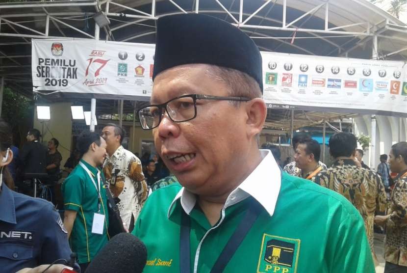 Sekretaris Jenderal PPP Arsul Sani memberikan keterangan kepada wartawan seusai pendaftaran pasangan calon Joko Widodo-KH Ma'ruf Amin di kantor KPU, Jakarta, Jumat (10/8).