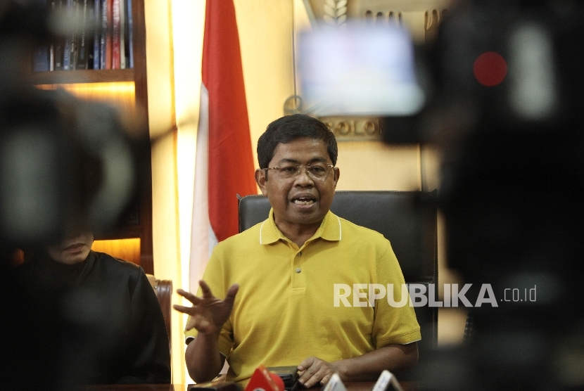  Sekretaris Jenderal (Sekjen) DPP Golkar Idrus Marham saat memberikan keterangan pers di Kantor DPP Golkar, Jakarta, Ahad (26/12). 