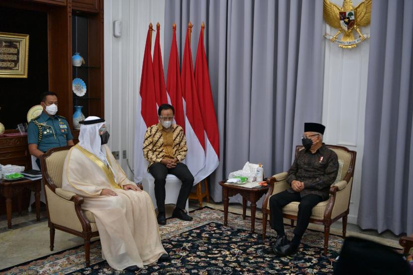 Sekretaris Jenderal (Sekjen) Majelis Hukama Al-Muslimin (MHM) Sultan Al-Remeithi bertemu dengan Wakil Presiden (Wapres) Indonesia KH Ma