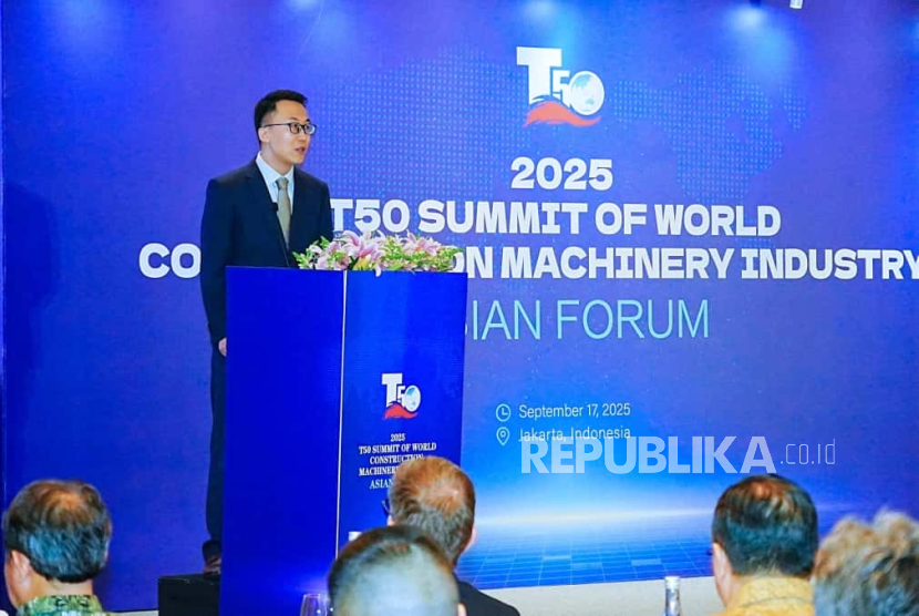   Sekretaris Jenderal T50 Asian Forum Jack Zhang menyampaikan paparan saat membuka T50 Summit Asian Forum 2025 di Jakarta, Kamis (18/9/2025).