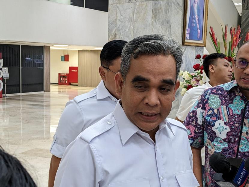 Sekretaris Jendral Partai Gerindra, Ahmad Muzani menanggapi restu Presiden Joko Widodo  kepada Prabowo Subianto, di Gedung Nusantara III, Kompleks Parlemen, Jakarta, Rabu (2/11).