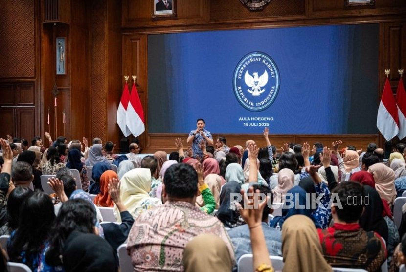 Sekretaris Kabinet (Seskab) Letkol Inf Teddy Indra Wijaya menggelar pertemuan dengan pegawai Sekretariat Kabinet (Setkab).