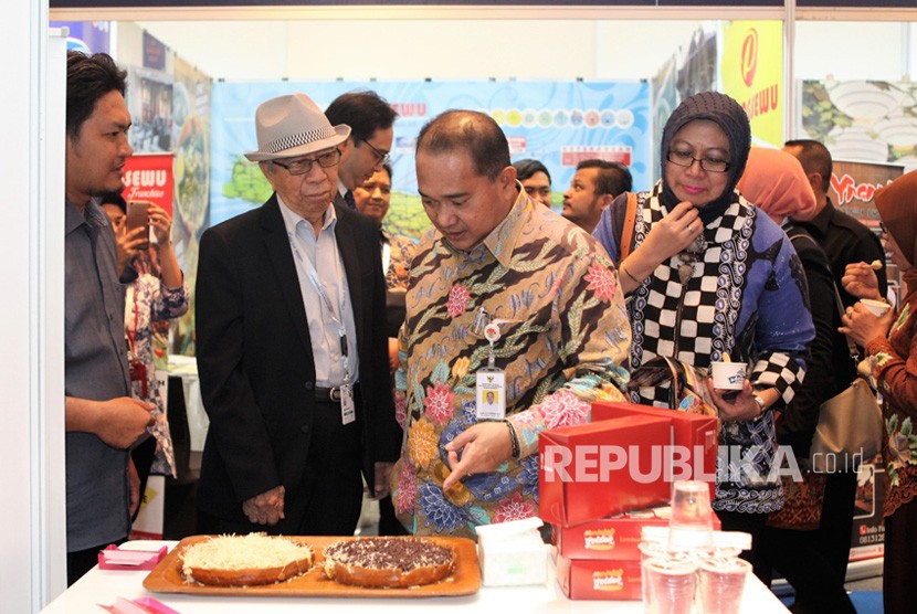 Sekretaris Kementerian Koperasi dan UKM Meliadi Sembiring dalam acara pameran International Franchise Licence & Business Concept (IFRA) 2018, di JCC, Jakarta, Jumat (20/7). 