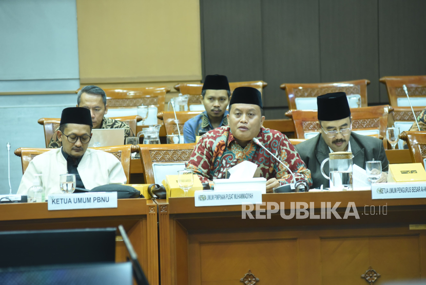 Sekretaris Lembaga Pembinaan Haji dan Umrah (LPHU) Pimpinan Pusat (PP) Muhammadiyah, Dr H Marjuki (tengah).