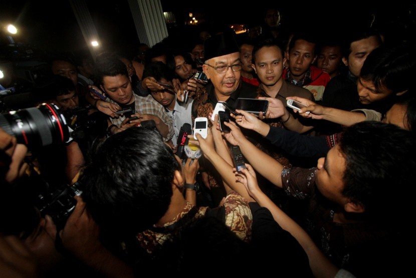  Sekretaris Majelis Pertimbangan Partai MPP Partai Amanat Nasional (PAN) Azwar Abubakar saat menghadiri Konferensi Bersatu untuk menangkan Islam di Cikini, Jakarta, Kamis (17/4).  (Antara/M.Agung Rajasa)