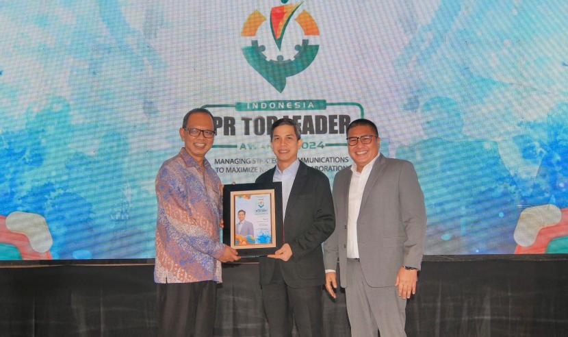 Sekretaris Perusahaan PT Bank Muamalat Indonesia Tbk Hayunaji kembali menorehkan prestasi dengan meraih penghargaan Top Public Relations Leader 2024.