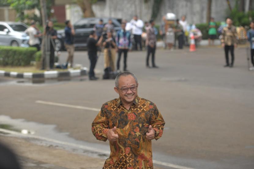 Sekretaris Umum Pimpinan Pusat Muhammadiyah Abdul Muti tiba di kediaman Presiden terpilih Prabowo Subianto, Kertanegara, Jakarta Selatan, Senin (14/10/2024). Presiden terpilih Prabowo Subianto memanggil sejumlah tokoh yang diyakini bakal menjadi calon menteri/kepala lembaga negara untuk pemerintahan baru ke depan. 