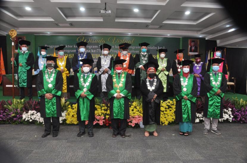 Selain melakukan wisuda secara daring, Universitas Muhammadiyah Jakarta (UMJ) meluncurkan Beasiswa Peduli bagi 142 siswa lulusan MA/SMA/SMK yang ditinggal wafat salah satu atau kedua orang tuanya karena terpapar Covid-19. 
