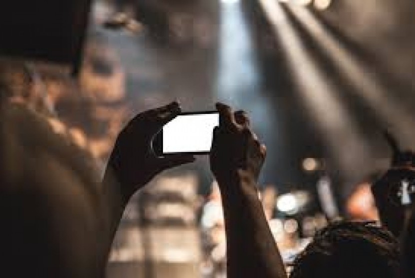 Selain menyimpan foto selfie, galeri foto di ponsel Anda berguna untuk menyimpan gambar dokumen penting Anda.