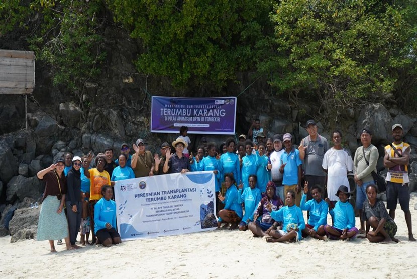  Selaku Badan Usaha Pelaksana(BUP) Proyek Palapa Ring Timur bekerja sama dengan Balai Besar Taman Nasional Teluk Cendrawasih (BBTNTC) memulihkan ekosistem bawah laut melalui program transplantasi terumbu karang di kawasan Pulau Apimasum, Kabupaten Teluk Wondama, Papua Barat.