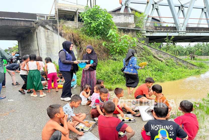 Selama banjir melanda Provinsi Aceh, telah terdistribusi 282 ribu paket makanan untuk korban terdampak.
