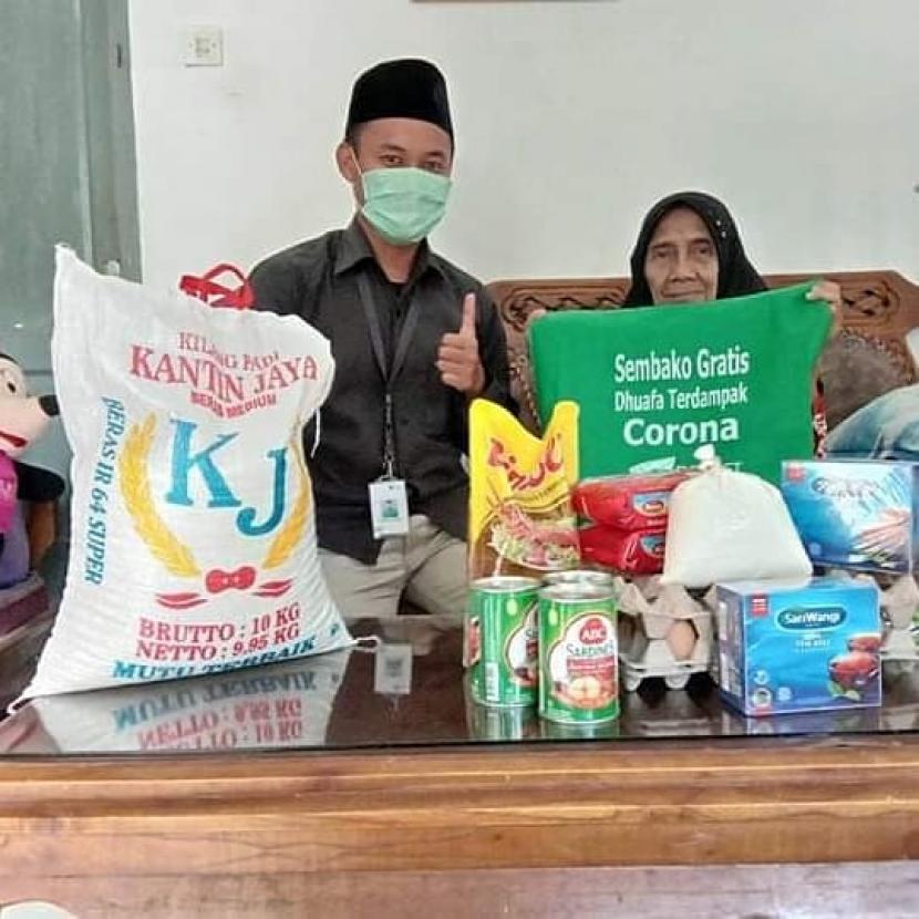 Selama bulan suci Ramadhan, Dompet Dhuafa Waspada berhasil menghimpun dana sebesar 1,1 M dengan total penerima manfaat sebanyak 16.694 jiwa. Bulan Ramadhan, memang menjadi momentum tersendiri bagi lembaga Ziswaf.